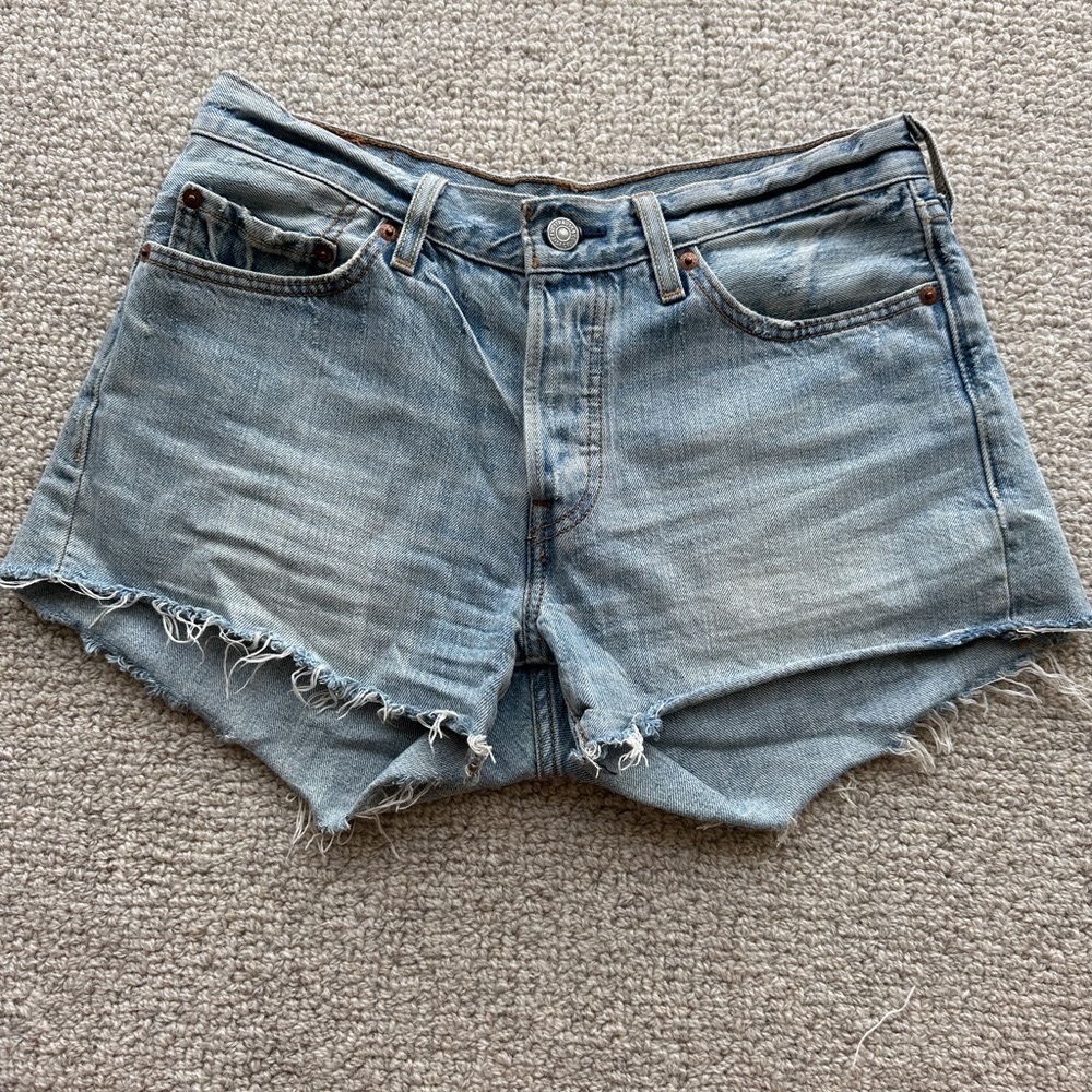 Size 27 Levi’s 501 shorts